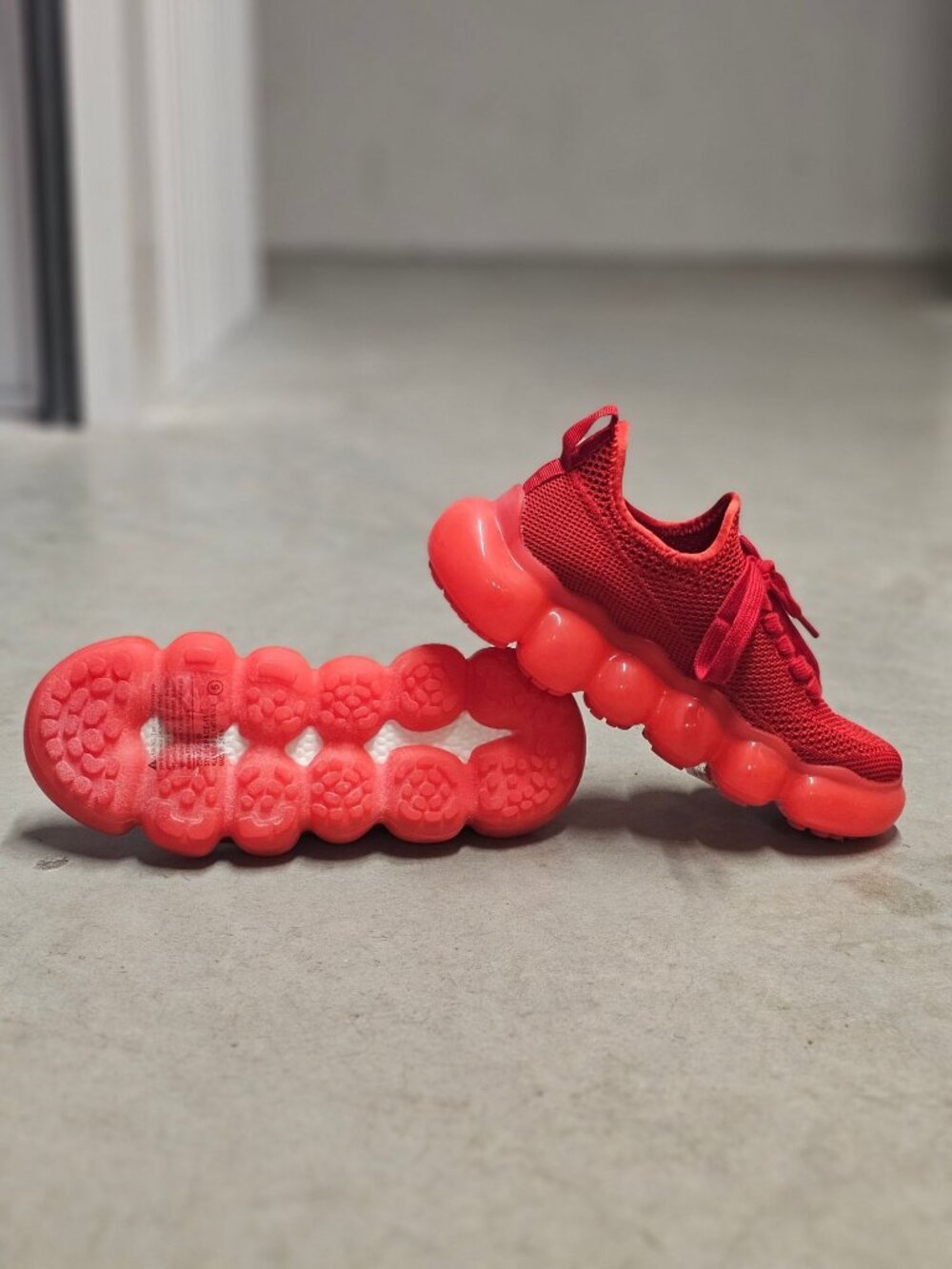 Red Mesh Athletic Sneakers With Bubble Sole - Breathable Lightweight Design For - Picture 6 of 12